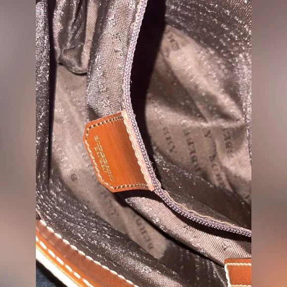 Authentic small Burberry Tote - Picture 14 of 16